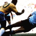 Pelé Instagram - Hoje começamos a escrever uma nova história. Não importa o tamanho e a tradição dos adversários: nós devemos respeitar e jogar cada partida com o foco de uma final. É importante jogar bonito sim, mas também é indispensável deixar tudo de si dentro do gramado. Hoje, seremos mais de 200 milhões de corações batendo como um só, vibrando a cada conquista da nossa Seleção. Envio essas fotos para inspirar vocês, garotos. De propósito, não escolhi as fotos de dribles, mas sim as de batalhas. Estou enviando todas energias positivas para vocês. Tenho certeza que teremos um final feliz. Que Deus os abençoe. Tragam este troféu para casa! . Today we start writing a new story. No matter the size and tradition of the opponents: we must respect and play each match with the focus of a final. It is important to play beautifully, yes, but it is also essential to leave everything on the pitch. Today, we will be more than 200 million hearts beating as one, vibrating with each achievement of our Seleção. I send these pictures to inspire you guys. On purpose, I didn't choose the photos of dribbles, but those of battles. I am sending all positive energies to you. I'm sure we'll have a happy ending. God bless you. Bring this trophy home!