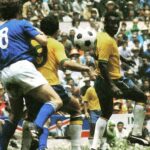 Pelé Instagram - Hoje começamos a escrever uma nova história. Não importa o tamanho e a tradição dos adversários: nós devemos respeitar e jogar cada partida com o foco de uma final. É importante jogar bonito sim, mas também é indispensável deixar tudo de si dentro do gramado. Hoje, seremos mais de 200 milhões de corações batendo como um só, vibrando a cada conquista da nossa Seleção. Envio essas fotos para inspirar vocês, garotos. De propósito, não escolhi as fotos de dribles, mas sim as de batalhas. Estou enviando todas energias positivas para vocês. Tenho certeza que teremos um final feliz. Que Deus os abençoe. Tragam este troféu para casa! . Today we start writing a new story. No matter the size and tradition of the opponents: we must respect and play each match with the focus of a final. It is important to play beautifully, yes, but it is also essential to leave everything on the pitch. Today, we will be more than 200 million hearts beating as one, vibrating with each achievement of our Seleção. I send these pictures to inspire you guys. On purpose, I didn't choose the photos of dribbles, but those of battles. I am sending all positive energies to you. I'm sure we'll have a happy ending. God bless you. Bring this trophy home!