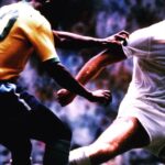Pelé Instagram - Hoje começamos a escrever uma nova história. Não importa o tamanho e a tradição dos adversários: nós devemos respeitar e jogar cada partida com o foco de uma final. É importante jogar bonito sim, mas também é indispensável deixar tudo de si dentro do gramado. Hoje, seremos mais de 200 milhões de corações batendo como um só, vibrando a cada conquista da nossa Seleção. Envio essas fotos para inspirar vocês, garotos. De propósito, não escolhi as fotos de dribles, mas sim as de batalhas. Estou enviando todas energias positivas para vocês. Tenho certeza que teremos um final feliz. Que Deus os abençoe. Tragam este troféu para casa! . Today we start writing a new story. No matter the size and tradition of the opponents: we must respect and play each match with the focus of a final. It is important to play beautifully, yes, but it is also essential to leave everything on the pitch. Today, we will be more than 200 million hearts beating as one, vibrating with each achievement of our Seleção. I send these pictures to inspire you guys. On purpose, I didn't choose the photos of dribbles, but those of battles. I am sending all positive energies to you. I'm sure we'll have a happy ending. God bless you. Bring this trophy home!