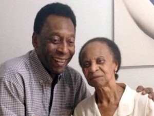 Pelé Instagram - Hoje, celebramos 100 anos de vida da Dona Celeste. Desde criancinha, ela me ensinou o valor do amor e da paz. Eu tenho muito mais de uma centena de motivos para agradecer por ser o seu filho. Compartilho essas fotos com vocês, com muita emoção por celebrar este dia. Obrigado por todos os dias ao seu lado, mãe.
.

Today, we celebrate 100 years of Dona Celeste's life. From a young age, she taught me the value of love and peace. I have well over a hundred reasons to be thankful for being her son. I share these photos with you, with great emotion to celebrate this day. Thank you for every day by your side, Mom.