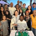 Pelé Instagram - Depois de tanto tempo que ficamos sem contato, em razão da pandemia, é ótimo receber o abraço da família e dos amigos. Deixo para vocês alguns registros do meu aniversário, pois a felicidade sempre deve ser compartilhada. . After so long that we were out of contact, due to the pandemic, it's great to receive the hug from family and friends. I leave you some records of my birthday, because happiness must always be shared.