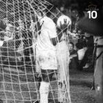 Pelé Instagram – Pelé entrou para o Livro dos Recordes por três grandes feitos: tornou-se o jogador de futebol com mais gols (1.283 em 1.363 partidas), o jogador com mais Copas do Mundo vencidas (1958, 1962 e 1970) e o jogador mais jovem a vencer uma Copa do Mundo, com apenas 17 anos e 249 dias, na Suécia, em 1958. 
.
Pelé has achieved three remarkable feats that landed him in the Book of Records. He holds the record for the most goals scored by a football player, having scored 1,283 goals in 1,363 matches. Additionally, he holds the record for the most World Cup wins, having won the cup three times in 1958, 1962 and 1970. Finally, Pelé became the youngest player to win the World Cup at the age of just 17 years and 249 days, achieved in Sweden in 1958.