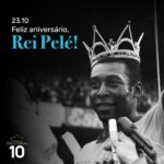 Pelé Instagram – Essa data nunca será a mesma para nenhum brasileiro ou para todos os fãs de futebol espalhados pelo mundo. Convidamos a todos para que expressem a sua mensagem de carinho nos comentários. O nosso Eterno 10 certamente estaria lendo todos vocês hoje. Vamos compartilhar o amor, como ele sempre dizia! Amor, amor e amor!  Feliz aniversário, Rei Pelé! 
.
Today is an unforgettable date for all Brazilians and football fans worldwide. We would like to invite everyone to leave messages of love and affection in the comments section. Our eternal number 10 would definitely be reading them all today. So let’s spread love, just like he always said! Love, love, and love! Happy Birthday, King Pelé!