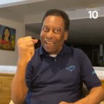 Pelé Instagram - Após sua carreira como atleta, Pelé desenvolveu o hábito de ficar acordado até tarde da noite. Era conhecido por seus familiares como uma pessoa notívaga. Durante sua aposentadoria, gravava vídeos para as redes sociais e cumpria seus compromissos profissionais durante a madrugada. Ele aproveitava as noites para ouvir música enquanto realizava suas tarefas. . After retiring from his career as an athlete, Pelé got into the habit of staying up late at night. His family referred to him as a night owl. During his retirement, he would record videos for social media and fulfill his professional commitments during the early hours of the morning. He would take advantage of the evenings to listen to music while carrying out his tasks.