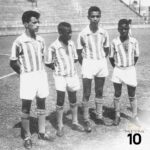 Pelé Instagram - Assim como muitos jogadores, Pelé enfrentou a adversidade da pobreza quando era jovem em Bauru, onde ganhava algum dinheiro trabalhando em lojas de chá. Sua paixão pelo futebol o levou a integrar várias equipes amadoras, incluindo o Sete de Setembro, o Canto do Rio, o São Paulinho de Curuçá e o Ameriquinha. . Pelé, like many other players, had to face poverty during his childhood in Bauru. He even worked at tea shops to earn some money. However, his passion for football made him join various amateur teams such as Sete de Setembro, Canto do Rio, São Paulinho de Curuçá, and Ameriquinha.