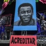 Pelé Instagram - Muitas risadas, felicidade, paz e harmonia. É o que Rei Pelé desejaria no Carnaval. Aproveitem a vida, com amor, amor e amor! Nas imagens, os dois últimos desfiles que homenagearam o Rei Pelé, em São Paulo e Rio de Janeiro. . Lots of joy, happiness, peace and harmony. It’s what King Pelé would want for Carnival. Enjoy life, with love, love and love! In the images, the last two parades that paid tribute to King Pelé, in São Paulo and Rio de Janeiro.