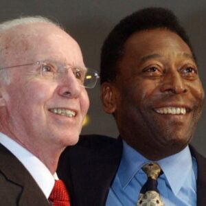 Pelé Instagram - Um dia triste para quem ama o futebol. O Velho Lobo se despede de nós. Se existir uma Seleção de jogadores no céu, agora ela recebe um grande treinador. Esperamos que estes dois amigos se reencontrem, e que seus legados no esporte sejam preservados para sempre. A Pelé Foundation transmite seu pesar a todos amigos e familiares de Zagallo. 
.
A sad day for those who love football. The “Old Wolf” says goodbye to us. If there is a national team of players in heaven, now it receives a great coach. We hope that these two friends will meet again, and that their legacies in the sport will be preserved forever. The Pelé Foundation conveys its condolences to all of Zagallo’s friends and family.