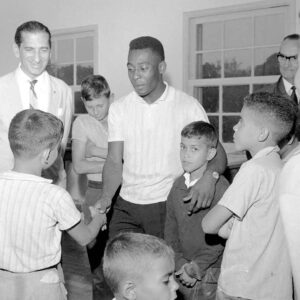 Pelé Instagram - Neste Natal, lembre-se das criancinhas. Faça uma pequena ação solidária para as crianças carentes do Brasil. É o que o Rei Pelé gostaria. A Pelé Foundation deseja um Natal cheio de paz, amor e solidariedade para todos. 
.
This Christmas, let’s remember the little children. Take a small solidarity action for needy children in Brazil. This is what King Pelé would appreciate. The Pelé Foundation wishes everyone a Christmas full of peace, love, and solidarity.