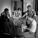 Pelé Instagram – Muito mais que um clube de futebol. Um escudo que desbravou fronteiras com pioneirismo e amor pelo Brasil. Um time que atravessou oceanos, levando o futebol brasileiro para diversos lugares do planeta. Um manto que inspirou a transformação do jeito de jogar futebol no mundo inteiro. Eis algumas fotos raras, para lembrarmos da história do @santosfc, que é grandiosa e nunca irá se apagar. 
.
Much more than a football club, Santos FC is a shield that has explored frontiers with a pioneering spirit and a love for Brazil. It is a team that has crossed oceans, taking Brazilian football to different places on the planet. A mantle that has inspired the transformation of the way football is played around the world. Here are some rare photos to remind us of the great history of @santosfc, which will never fade away.