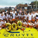 Pelé Instagram – We are proud Cruyff Court Pelé has been openend in Santos marking the milestone of the 300th Cruyff Court in the world by paying tribute to two legends: Pelé and Cruyff

This court brings opportunities to the kids and will continue to cement the amazing legacy of two of greatest players in history. The bond between Johan and Edson is as strong as ever with this 300th Court.

🇧🇷 
Nós estamos orgulhosos em anunciar que o Cruyff Court Pelé foi aberto em Santos, atingindo a marca de 300 Cruyff Court no mundo, em homenagem a duas lendas: Pelé e Cruyff.

Este espaço traz oportunidades para crianças e continua a consolidar o legado incrível de dois dos maiores jogadores na história. A ligação entre Johan e Edson é maior do que nunca com esta quadra. Santos, Sao Paulo, Brazil