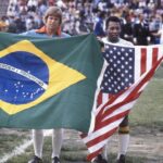 Pelé Instagram - Para os fãs de Pelé, um livro inédito foi lançado durante o aniversário do Rei. “Pelé: His North American Years: A Tribute”, conta a história da maior lenda do esporte difundindo o futebol brasileiro nos Estados Unidos, vestindo o uniforme do New York Cosmos. A obra conta novas histórias sobre as três temporadas que Edson viveu intensamente na North American Soccer League (NASL). Construída por uma coleção de cerca de 150 fotos do lendário fotógrafo de futebol George Tiedemann e por uma excelente narrativa criada pelo talentoso e premiado jornalista americano Charles Cuttone. O livro está disponível para compra nas principais livrarias. . For Pelé’s fans, an unprecedented book was released during the King’s birthday. “Pelé: His North American Years: A Tribute, tells the story of the sport’s greatest legend spreading Brazilian football in the United States, wearing the New York Cosmos kit . The work tells new stories about the three seasons that Edson spent intensely in the North American Soccer League (NASL). Built around a collection of some 150 photos by legendary soccer photographer George Tiedemann and an excellent narrative created by the talented and award-winning American journalist, Charles Cuttone, the coffee-table sized book is available for purchase in major bookstores.