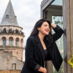 Pelin Abay Instagram - 🌝❤️ Fotoğraf: @eneskahraman Saç & Makyaj: @makeupnesekaya Mekan: @hoteldesartsgalata Gözümün çiçeği: @isikunsal @alisabuncugil