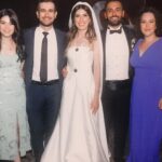 Pelin Abay Instagram - Dünya bir yana, ömrümüz beraber geçiyor. 💙
