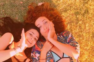 Pelin Abay Instagram - Bir hediye - kız kardeş ve omzu - 🎈