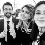 Pelin Abay Instagram - Dünya bir yana, ömrümüz beraber geçiyor. ❤️