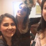 Pelin Abay Instagram - Dünya bir yana, ömrümüz beraber geçiyor. ❤️