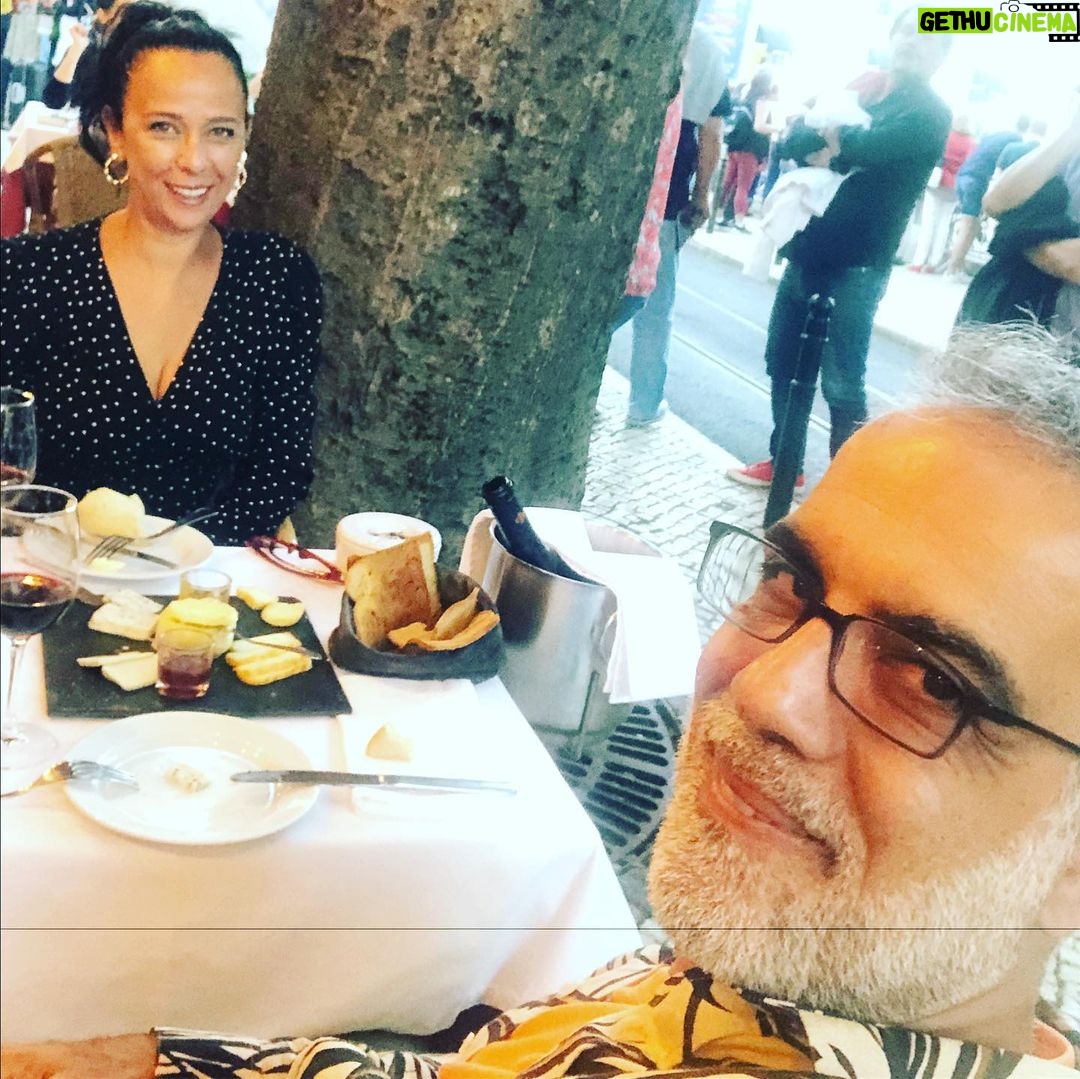 Pelinsu Pir Instagram - Bu akşam Lizbon da son gecemiz ,yarın İspanya... Sevilla’da buluşmak üzere iyi geceler canlar 🙏🤗❤️🎈#lizbon #portezideson gece #yarıngörüşürüz #gezmece @leventtulek