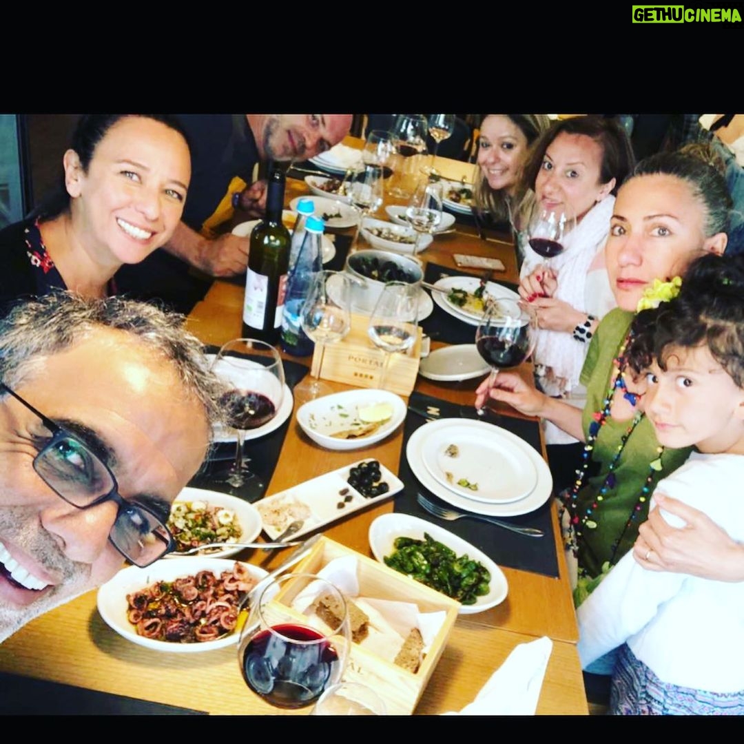 Pelinsu Pir Instagram - Otel biz gibi demlenmiş ,dostluklar kıvamında daha ne olsun 🙏😍 #şükür#dostlar #aşkım #porto #portugal @leventtulek