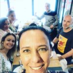 Pelinsu Pir Instagram - Otel biz gibi demlenmiş ,dostluklar kıvamında daha ne olsun 🙏😍 #şükür#dostlar #aşkım #porto #portugal @leventtulek