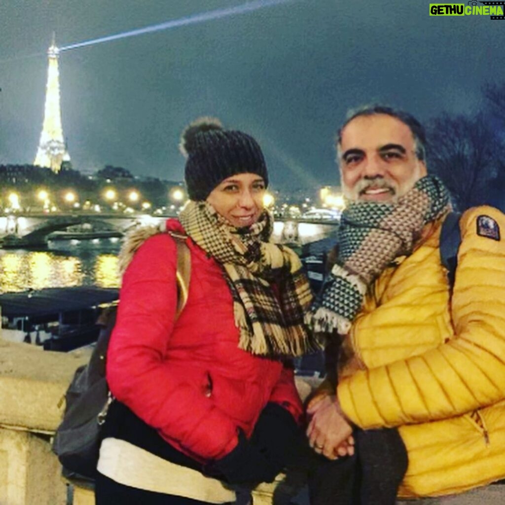 Pelinsu Pir Instagram - Bu günün #tbt si İpek in objektifinden Paris teki biz oluversin canlar 🤗😍🌺📸 @ipekbilginipek @leventtulek