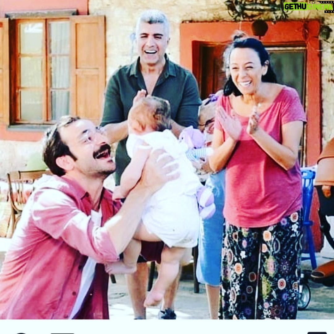 Pelinsu Pir - 10.3K Likes - Canlar bu gün Cuma demişsiniz ,foto yok mu ?demişsiniz ,özledik demişsiniz🙏 o zaman genel istek üzerine İstanbullu Gelin nostaljisi yapalım dedim🎈🎈🎈🤗 #istanbullugelin #nostalji