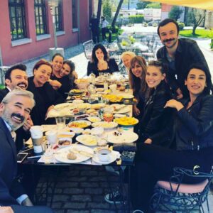 Pelinsu Pir Instagram - Ayyy bu akşam görüşemiyecek miyiz  yani😔ayrılık zor olacak ,kendinize iyi bakın canlar🙏🤗#istanbullugelin #bittimişimdi