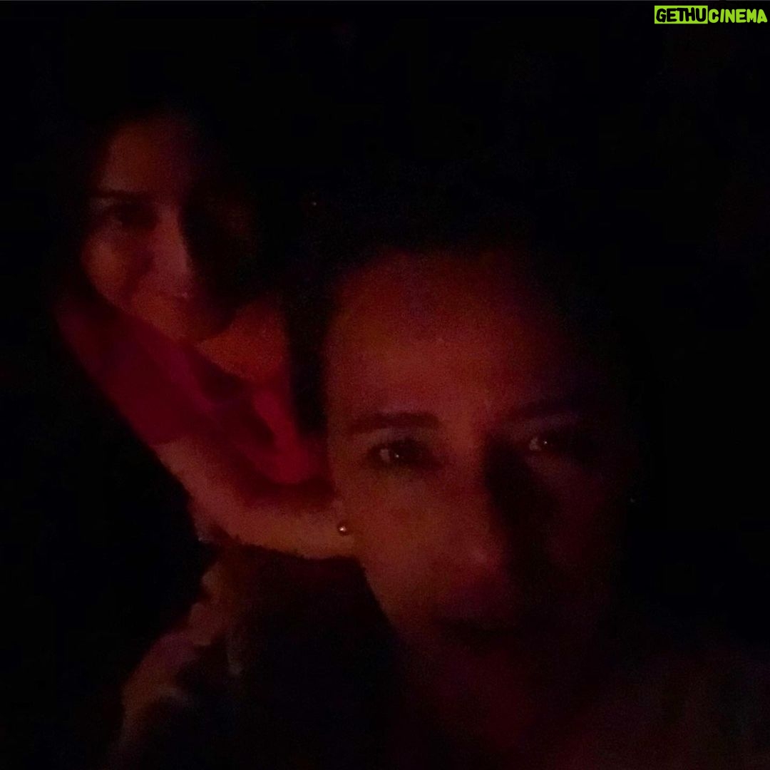 Pelinsu Pir Instagram - Geceydi ve çalışıyorlardı💃🤗#istanbullugelin #set#gece