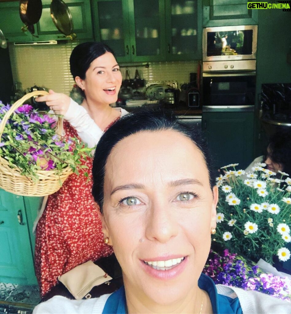 Pelinsu Pir Instagram - Bu gün çiçek açtık,güzel haftasonları canlar🙏🤗😍#istanbullugelin #set#bugündeböyle