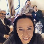 Pelinsu Pir Instagram - Çalışıyosak demek ki 🤗😘💜#istanbullugelin #set#pazar