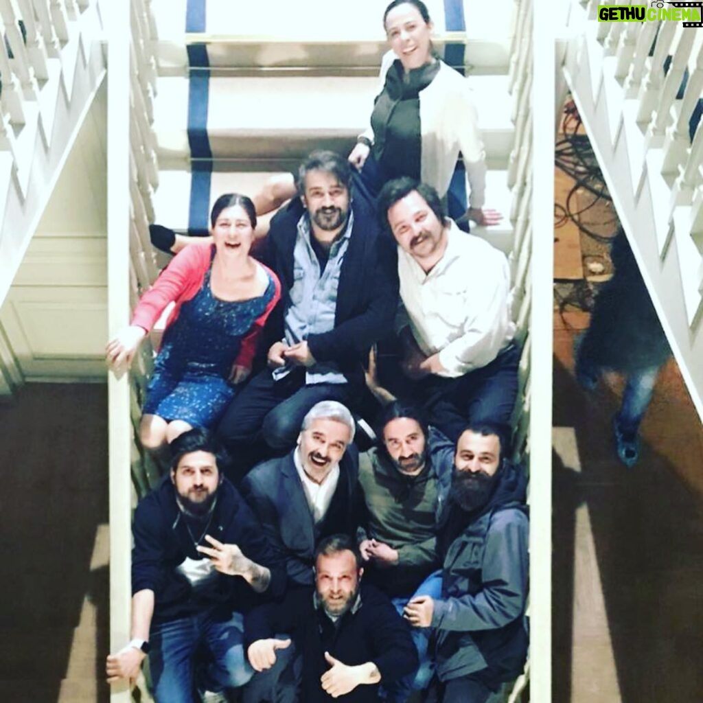 Pelinsu Pir Instagram - Bu ekip candır ,gerisi heyecandır 😂🙏😘💜#istanbullugelin #set #bugündeböyle #şükür