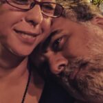 Pelinsu Pir Instagram - Büyük büyük cümleler kurup ,hiç yazılmamış benzetmeler ,şaşırtıcak övgüler bulmak isterdim senin için canparem .Lakin hiç biri mümkün değil anlatmaya .İyi ki sen ,şükür ki sen ,ben seni çok ama çoook ....❤️🙏❤️ @leventtulek