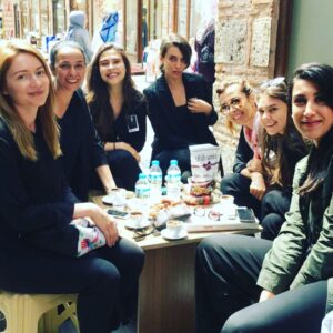 Pelinsu Pir Instagram - Ayyy bu akşam görüşemiyecek miyiz  yani😔ayrılık zor olacak ,kendinize iyi bakın canlar🙏🤗#istanbullugelin #bittimişimdi