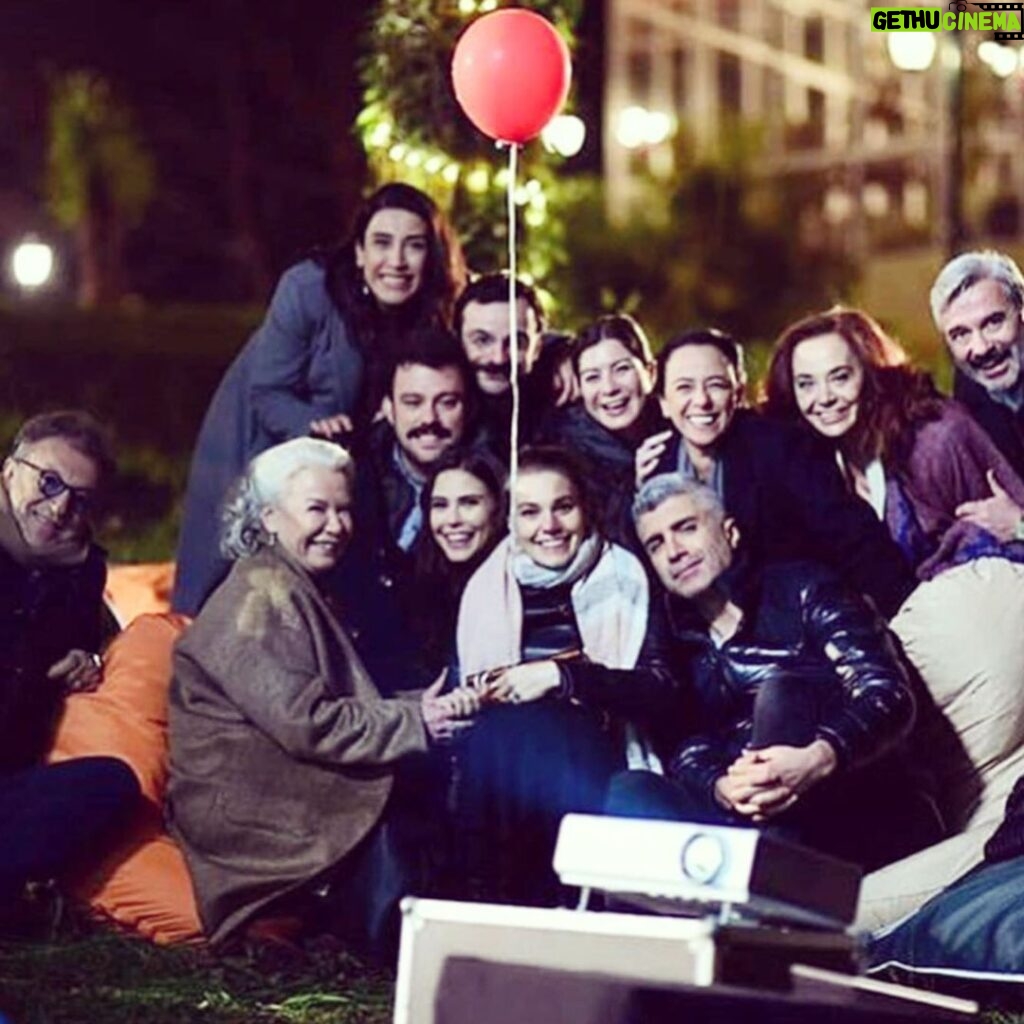 Pelinsu Pir Instagram - Son 3 bölüm canlar,akşam kavuşmak dileğiyle 🙏🤗#istanbullugelin #startv #o3medya