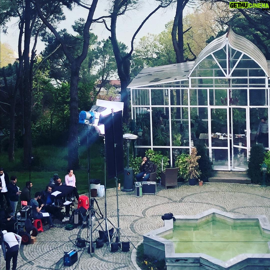 Pelinsu Pir Instagram - Çalışmacalar da bugün 🤗😍#istanbullugelin #set#çarşamba