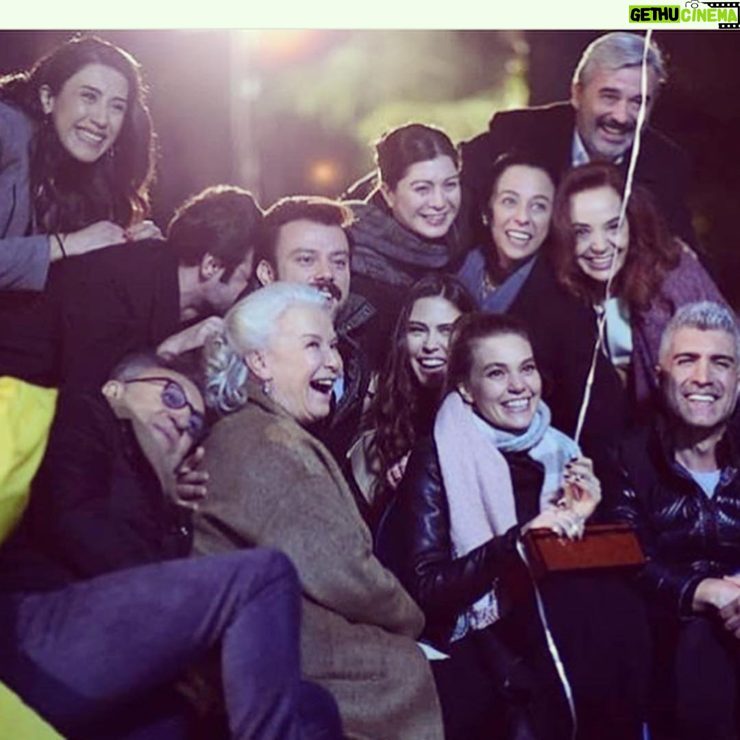 Pelinsu Pir Instagram - Aile her şeydir , akşam görüşürüz canlar 🤗😊💜 #istanbullugelin #startv #o3medya
