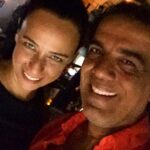Pelinsu Pir Instagram - Büyük büyük cümleler kurup ,hiç yazılmamış benzetmeler ,şaşırtıcak övgüler bulmak isterdim senin için canparem .Lakin hiç biri mümkün değil anlatmaya .İyi ki sen ,şükür ki sen ,ben seni çok ama çoook ....❤️🙏❤️ @leventtulek