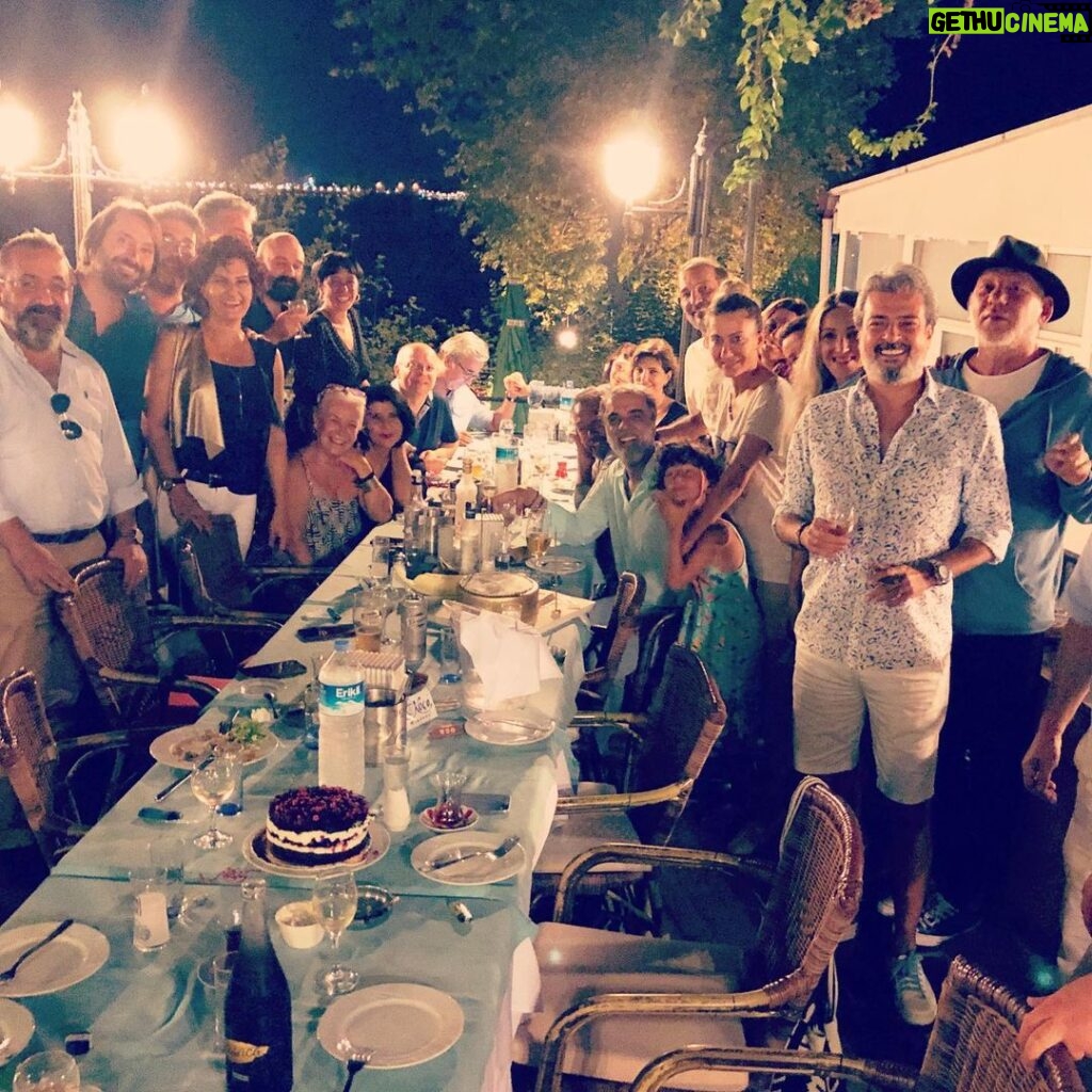 Pelinsu Pir Instagram - Doğum gününden kalanlar 🎂🙏❤ #beyimindoğumgünü #iyikidostlarımızvar #şükür @leventtulek ❤