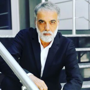 Pelinsu Pir Instagram - Bu gün bu kendi güzel kalbi güzel adamın,benim diğer yarımın ,göz bebeğimin ,oyun arkadaşımın ,kocamın doğum günü .Her dileğin gerçekleşsin aşkım🙏 ,iyi ki iyi ki iyi ki sen ,ben seni çok ama çoook ❤️ 🎂🥰 Bir maşallahınızı alırım canlar 🙏#aşk #can #iyiki #şükür @leventtulek