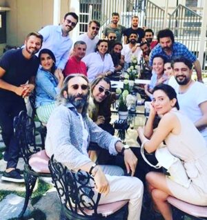 Pelinsu Pir Instagram - Genel istek üzerine özlem #tbt’si , ne güzel anlar paylaştık ,seviyorum sizi canlar❤️😘💜🎈 #istanbullugelin #canlarım #özlemle #sevgiyle