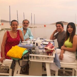 Pelinsu Pir Instagram - Canlar gelmiş,hoş gelmiş🙏💜 @emrekinay @yagmurdurmazbilek @leventtulek