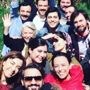Pelinsu Pir Instagram - Ay dizimizin tekrarı yayınlanıyormuş 🤗 O zaman bu günün #tbt si böyle olsun💜🎈#i̇stanbullugelin