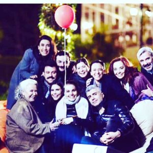 Pelinsu Pir Instagram - Ay dizimizin tekrarı yayınlanıyormuş 🤗 O zaman bu günün #tbt si böyle olsun💜🎈#i̇stanbullugelin