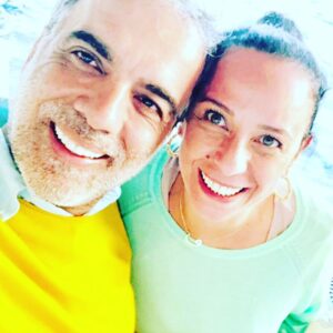 Pelinsu Pir Instagram - Bu gün bu kendi güzel kalbi güzel adamın,benim diğer yarımın ,göz bebeğimin ,oyun arkadaşımın ,kocamın doğum günü .Her dileğin gerçekleşsin aşkım🙏 ,iyi ki iyi ki iyi ki sen ,ben seni çok ama çoook ❤️ 🎂🥰 Bir maşallahınızı alırım canlar 🙏#aşk #can #iyiki #şükür @leventtulek
