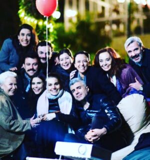 Pelinsu Pir Instagram - Genel istek üzerine özlem #tbt’si , ne güzel anlar paylaştık ,seviyorum sizi canlar❤️😘💜🎈 #istanbullugelin #canlarım #özlemle #sevgiyle