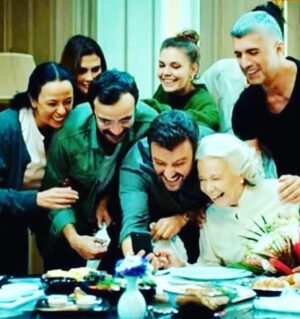 Pelinsu Pir Instagram - Genel istek üzerine özlem #tbt’si , ne güzel anlar paylaştık ,seviyorum sizi canlar❤️😘💜🎈 #istanbullugelin #canlarım #özlemle #sevgiyle