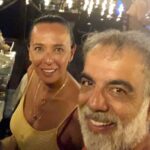 Pelinsu Pir Instagram - Tatil bahanesi ,aşkım ❤️bir de dostlarım en şahanesi 🙏😘💜🦋 #tatildediğin #candostlar #şükür @leventtulek @emrekinay @devrimyakut @alperkut