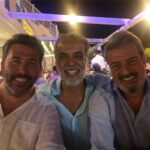 Pelinsu Pir Instagram - Tatil bahanesi ,aşkım ❤️bir de dostlarım en şahanesi 🙏😘💜🦋 #tatildediğin #candostlar #şükür @leventtulek @emrekinay @devrimyakut @alperkut