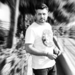 Pendar Akbari Instagram - ... .. سال ديگه اين موقع کجا هستم؟ مطمئنآ اينجايي که الان ايستادم، نيستم! اين فقط به شما، هدفگذاري و عملکردتون بستگي داره که از جايي که الان ايستادي، يک سانتي متر به هدفت نزديکتر شدي يا بهش رسيده باشی! اين سوال رو از خودتون پرسیدید؟ #پندار_اکبری #pendarakbari #iranianartist #iran #iranianactor #honarmandan #honar #honarmandanirani #artist #actor #instagram