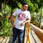 Pendar Akbari Instagram - ... .. دوری که در آمدن و رفتنِ ماست او را نه نهایت، نه بدایت پیداست کس می‌نزند دمی در این معنی راست کاین آمدن از کجا و رفتن به کجاست! #خیام #پندار_اکبری #pendarakbari #iran #iranianartist #iranianactor #art #honarmandan #honar