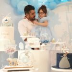 Pendar Akbari Instagram - نباتِ عزیزم ، فسقلی خوشمزه عمو زندگیت پر از خوشی ، دلت همیشه شاد تولدت مبارک 💙 #نبات_استخری #پناه_استخری #پندار_اکبری #شاهرخ_استخری